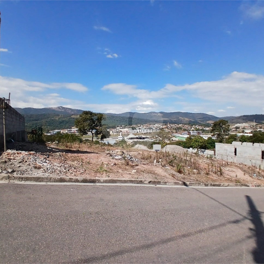 Terreno com 1000 m² à venda no Jardim Estância Brasil, com vista para a Pedra Grande