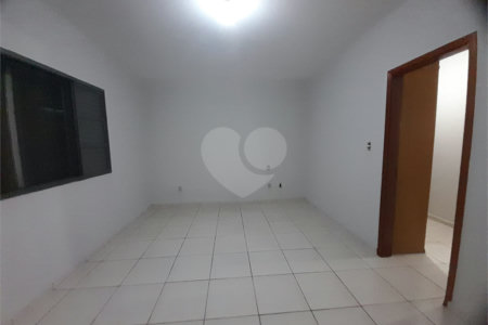 Casa de Alto Padrão à Venda e Locação no Parque Santa Mônica - São Carlos
