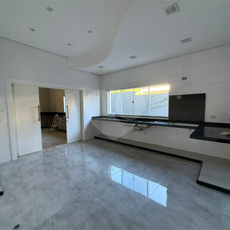 Casa alto padrão condomínio fechado em Atibaia com 4 suítes e ampla área de lazer, espaço gourmet, piscina, 6 vagas garagem