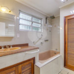 Casa Térrea à venda com 3 quartos, sendo 1 suíte,  em Alto da Boa Vista, São Paulo, SP