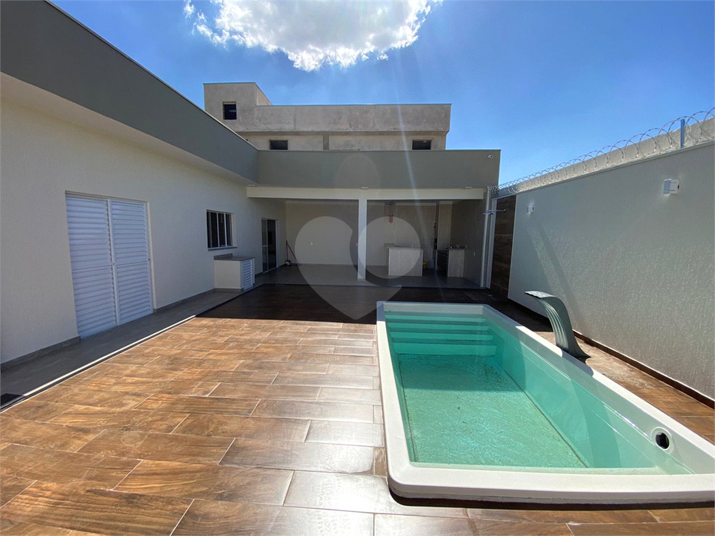 Casa térrea com piscina para venda no Residencial Arcoville