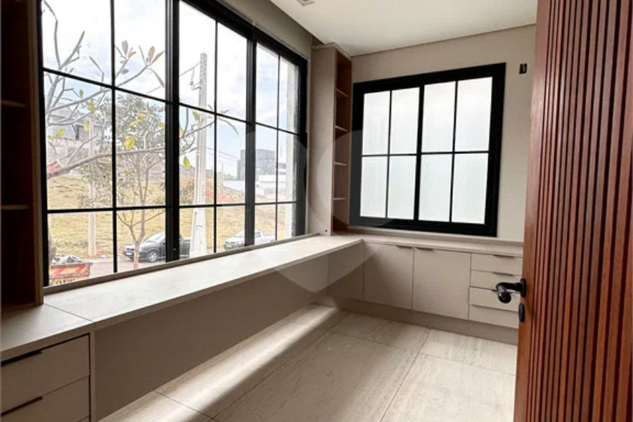 Casa térrea em estilo neoclássico com 3 suítes, no Condomínio Damha 2, na cidade de Piracicaba - SP.