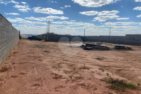 Terreno com 1.000m2 á venda, em São Carlos-SP.