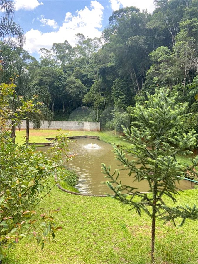 Vende-se chácara com lago Nazare Paulista com 3.000 m²