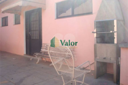 Casa com Edícula