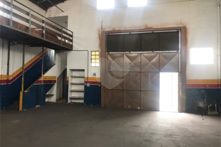 Galpão Comercial na Vila Luftalla.