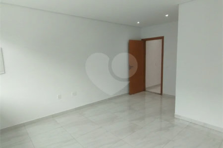 Sobrado à venda, 3 suítes, garagem, a 300 m do metrô Vila Matilde