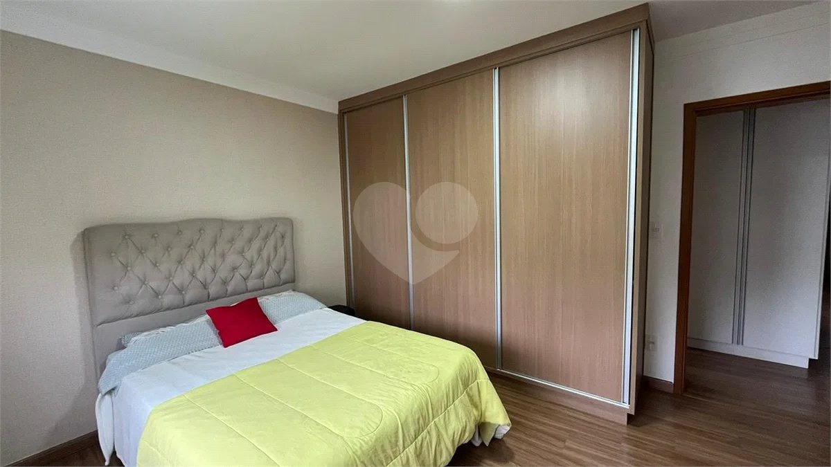 Apartamento à venda com 3 quartos, sendo 1 suíte, no Centro, Poços de Caldas - MG