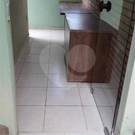 Casa térrea no Condomínio Samambaia.