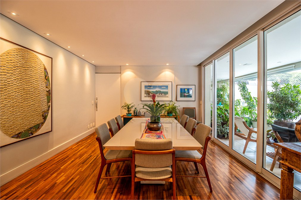 Apartamento Campo Belo à Venda 274 m² 4 Suítes 4 Vagas com Clima de Casa e Vista Verde