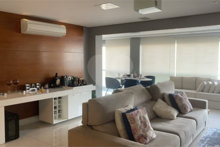 Apartamento na Mooca com 204 m² com vista maravilhosa, sendo 3 suítes e 4vagas.