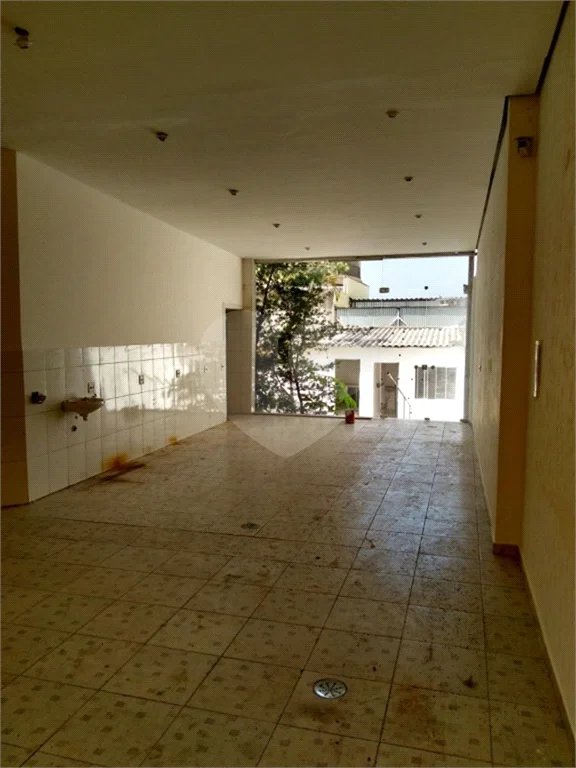 Imóvel Comercial para Venda ou Locação em ótima localização na Rua Palacete das Águias, 300.