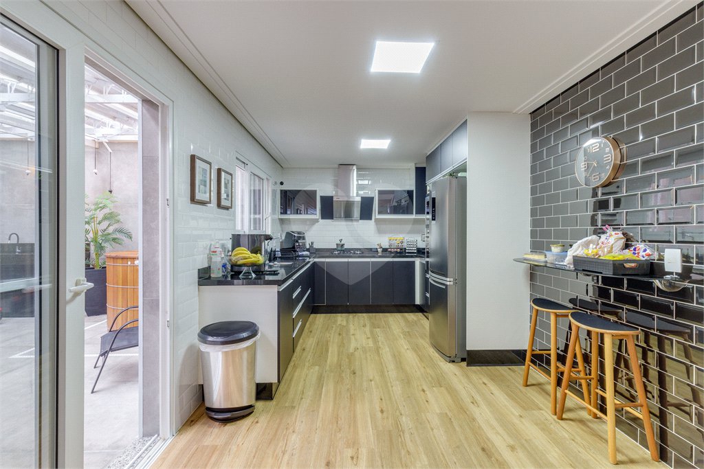Casa à venda com 4 quartos, sendo 2 suítes, no condomínio Residencial Vila Lagos, São Paulo - SP