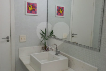 Apartamento com 88m², 3 dormitórios e 2 suítes próximo ao Parque do Ibirapuera e Metrô Ana Rosa.