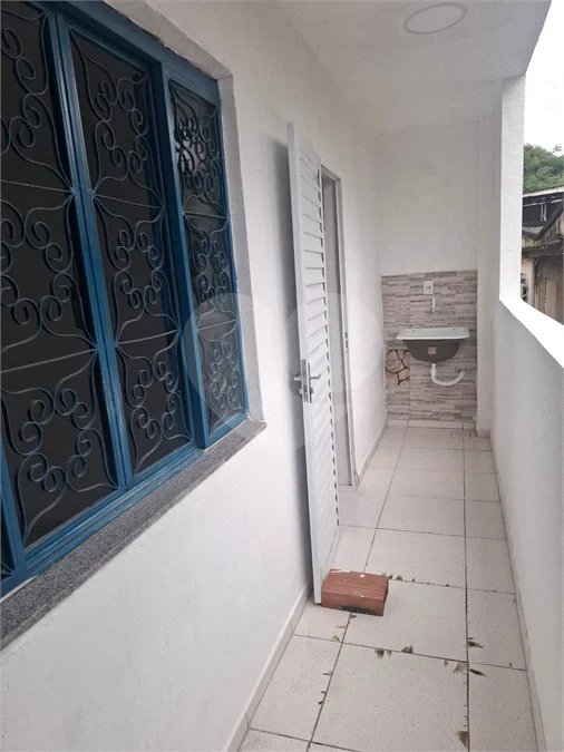 SOBRADO TIPO APARTAMENTO COM 1 QUARTO PARA LOCAÇÃO 42m² - SANTISSIMO