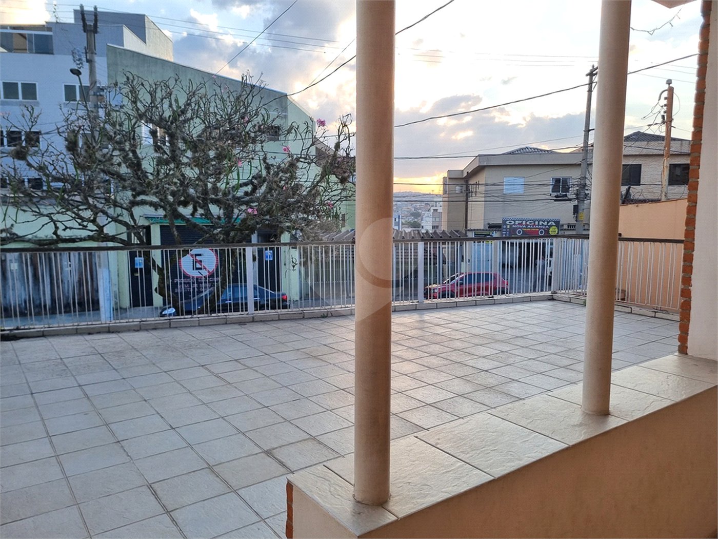BELA CASA 274 M² C/ 3 QUARTOS 1 SALA 1 COZINHA 3 BANHEIROS 2 VAGAS Para Estacionamento coberta P/ VENDA NA V N Cachoeirinha