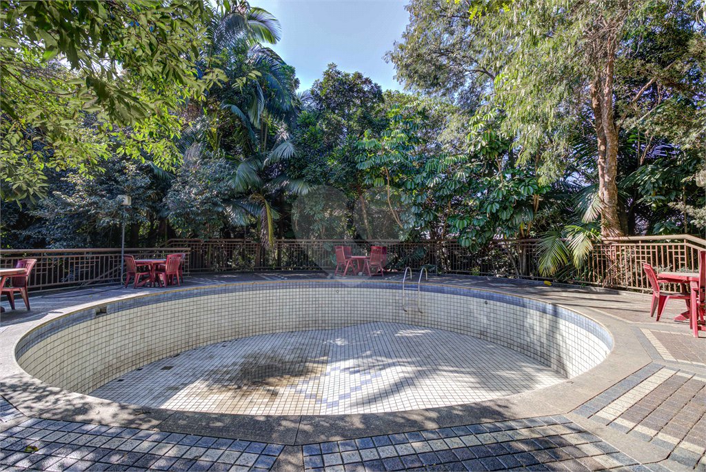 Casa à venda ou para alugar com 4 suítes no condomínio Chácara Flora, São Paulo - SP