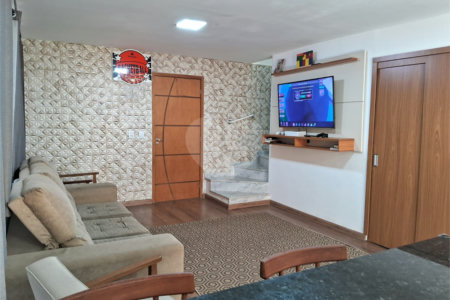Casa de Vila à venda com 3 quartos, sendo 1 suíte, em Vila Pasti, Louveira, SP