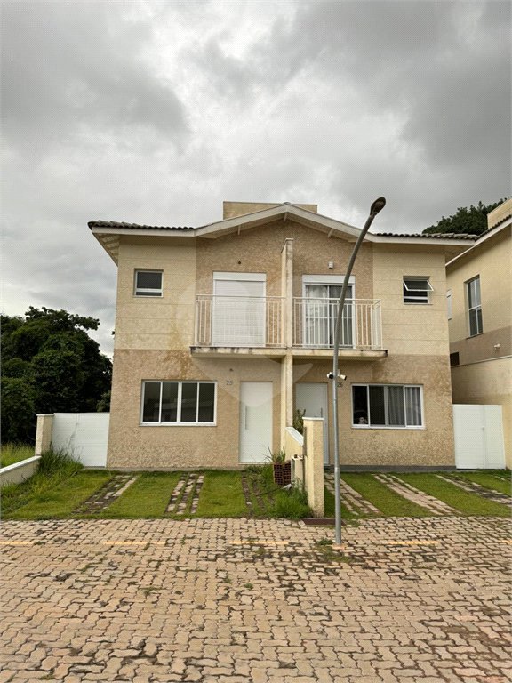 Sobrado à venda com 3 quartos, sendo 1 suíte, em Vila Omízollo, Louveira, SP