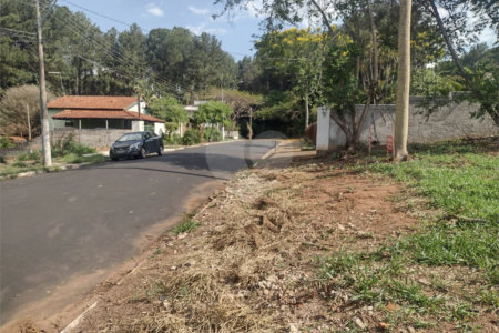 Terreno á venda no Jardim Sambambaia