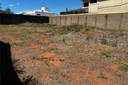 Terreno com 586,00 m² á Venda.