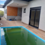 Casa em Atibaia com 3 dormitórios (1 suíte), sala 2 ambientes, piscina, 2 vagas de garagem, aceita financiamento