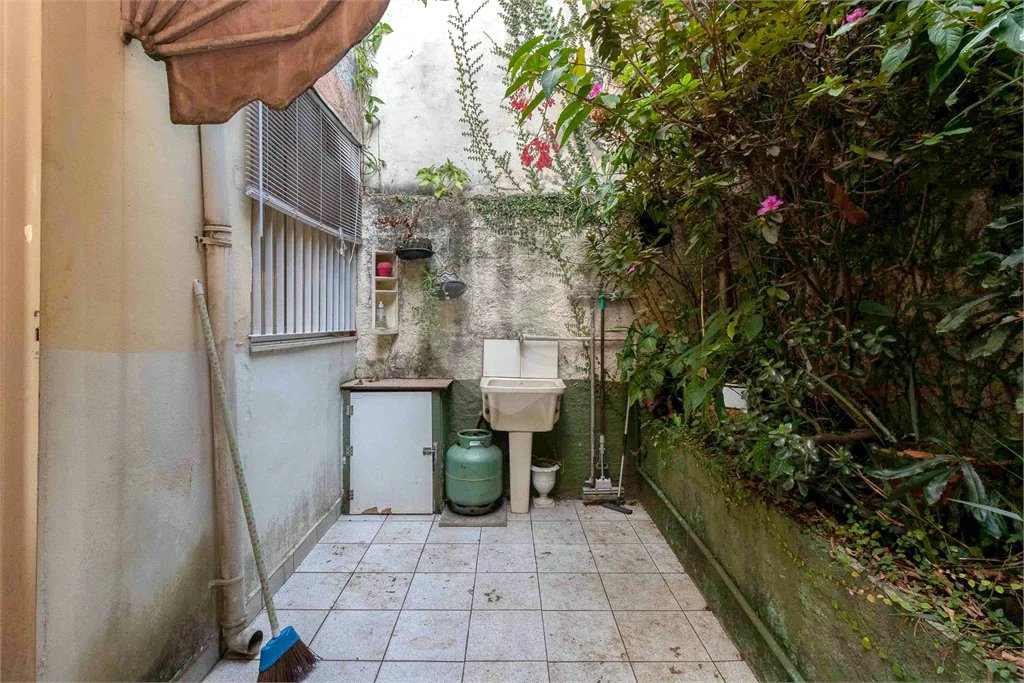 Casa a venda na Moóca 250m² três dormitórios sendo uma suíte duas vagas de garagem.