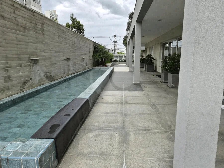 Oportunidade na Vila Leopoldina!! Apartamento com dois dormitórios, sendo uma suíte, dois banheiros, e com duas vagas.