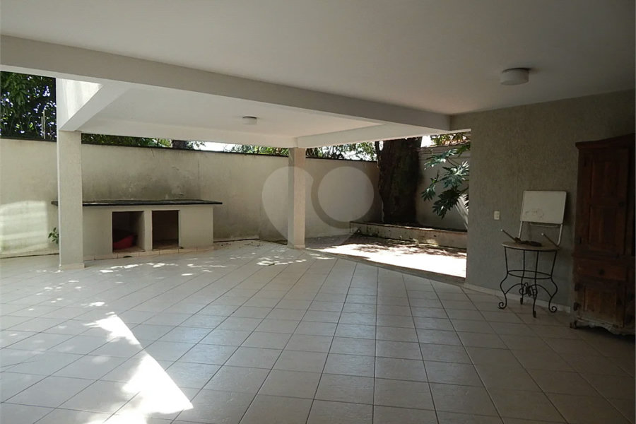Casa em condomínio fechado no Jardim Floresta, 3 suítes, área gourmet, piscina, 4 vagas.