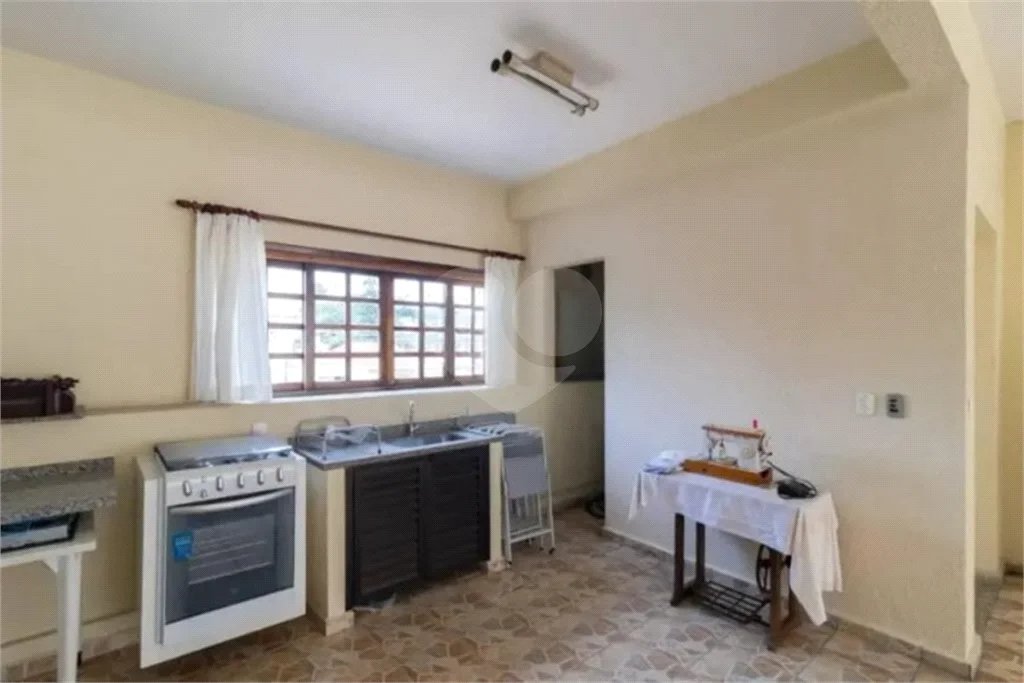Casa com 3 dormitórios sendo 3 suítes com 03 vagas de garagem.