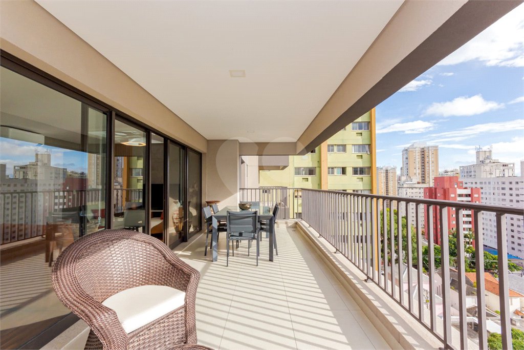 Apartamento à Venda na Vila Mariana com 163m², 3 Suítes e Varanda Gourmet
