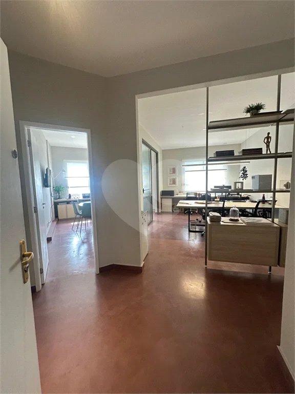 Sala comercial para venda ou locação na Avenida Paulista. 68m2