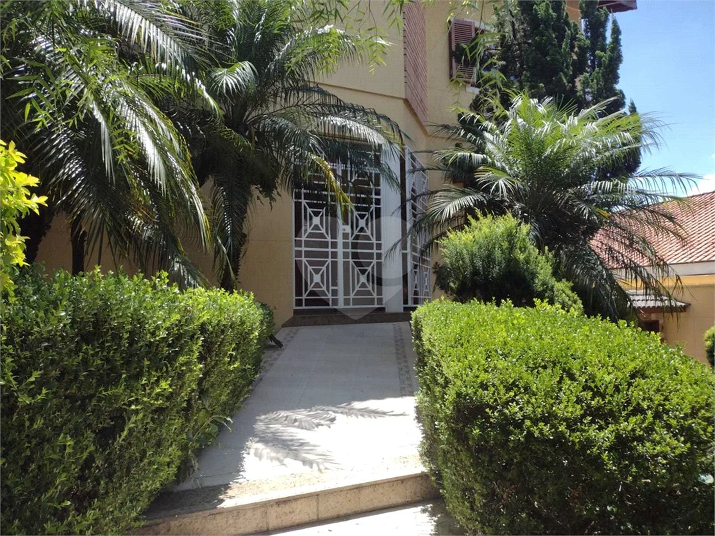 SOBRADO MARAVILHOSO A VENDA NO JARDIM FLORESTA (TREMEMBÉ) - 4 SUÍTES, PISCINA E 6 VAGAS DE GARAGEM