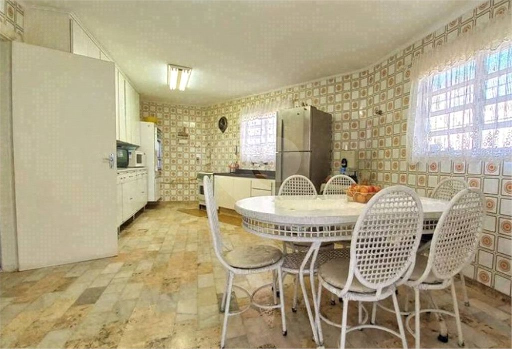 Sobrado à venda 241m² na Vila Mariana 04 dormitórios, 01 suíte e 03 vagas.