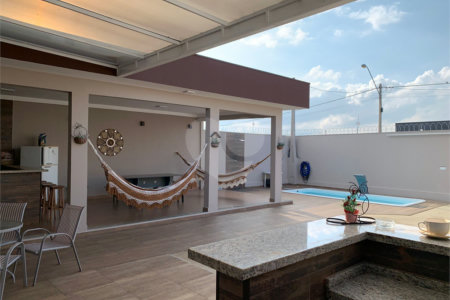 Casa térrea com piscina para venda no Residencial Arcoville