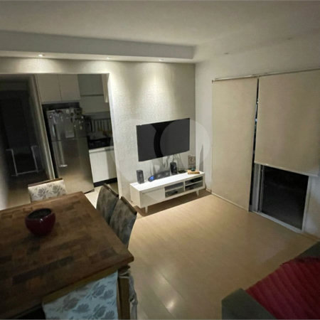Apartamento no Condomínio Parque dos Manacás.