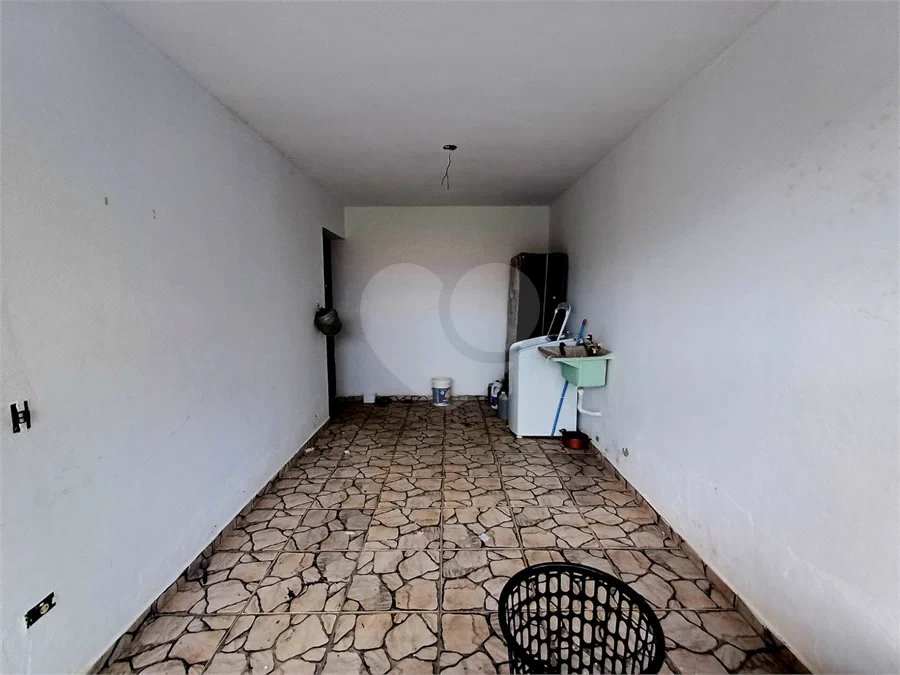 Casa à venda em Atibaia com 5 dormitórios (1 suíte), piscina e área gourmet, 2 vagas garagem, avalia permuta e financiamento