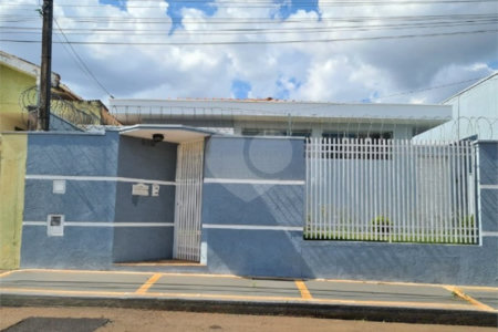 Casa à venda com 3 dormitórios, sendo 1 suite e ampla área de lazer no Jardim Brasil