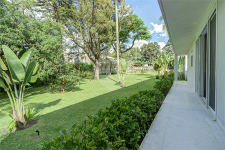 Casa à venda ou para alugar com 4 suítes no condomínio Chácara Flora, São Paulo - SP