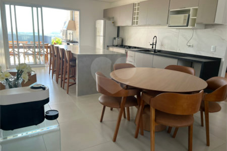 CASA TERREÁ COM 3 SUÍTES EM CONDOMÍNIO EM ATIBAIA
