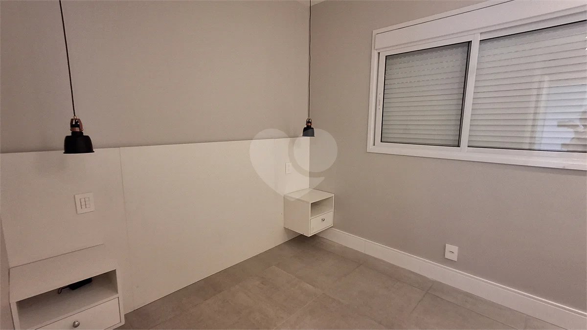 Apartamento com 2 vagas no Campo Belo