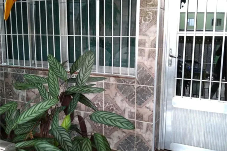 Terreno 10X25 com casas alugadas Vila Rica