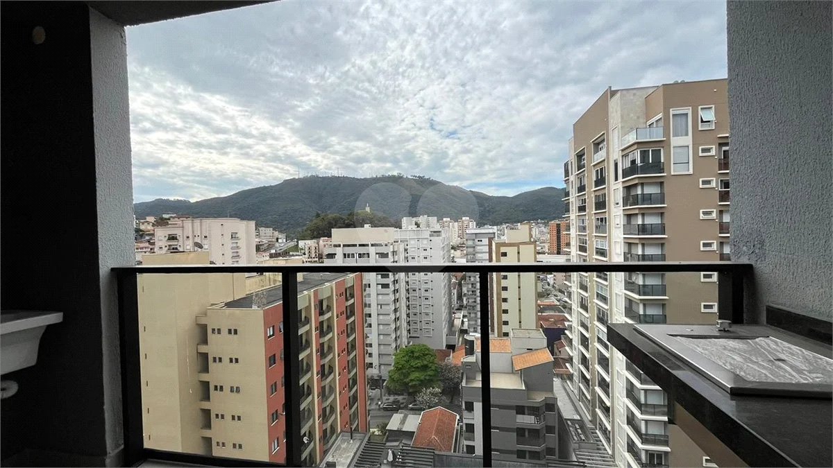 Apartamento à venda com 2 quartos, sendo 1 suíte, no Centro, Poços de Caldas - MG