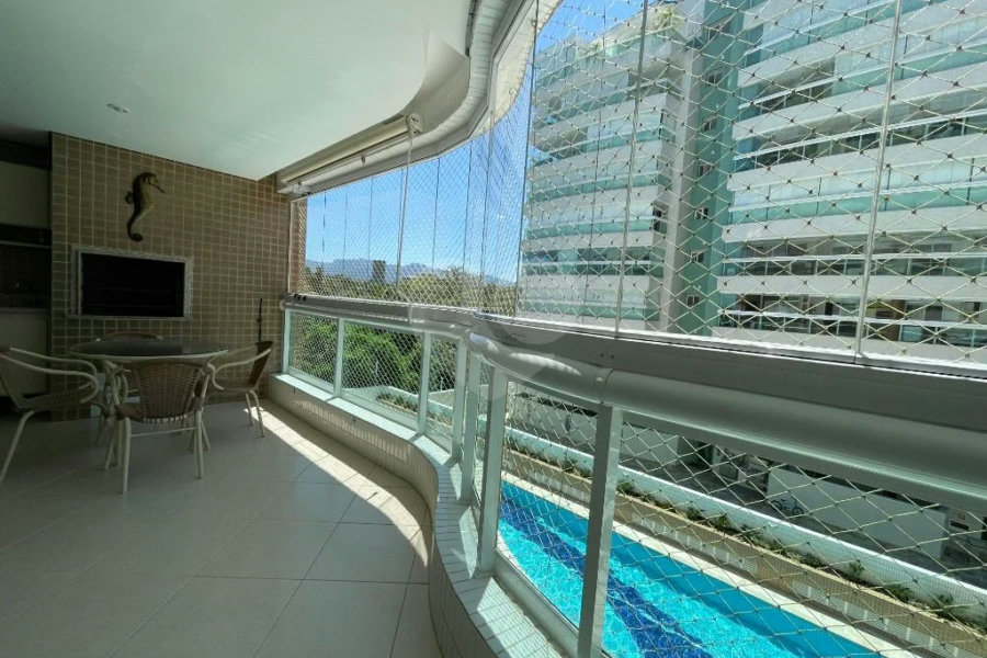 Apartamento à venda com 3 quartos, sendo 1 suíte, em Riviera de São Lourenço, Bertioga, SP