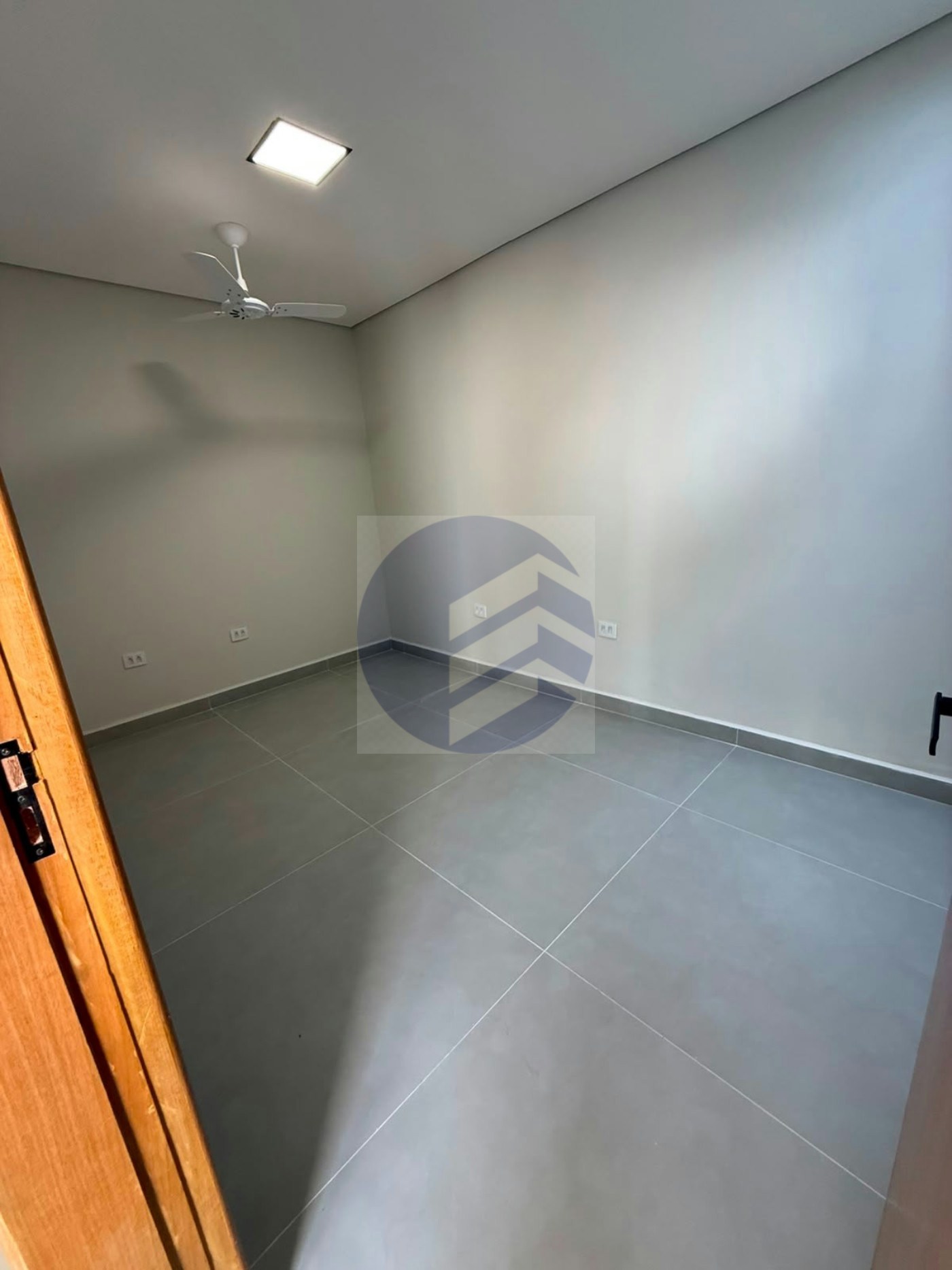 Sobrado à venda com 6 quartos em Vila Universitária, São Paulo - SP