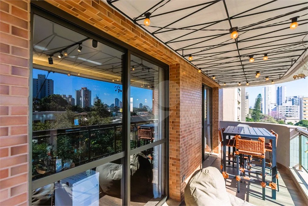 Vila Clementino - Apartamento reformado | 186 m² | 3 suítes | 3 vagas livres