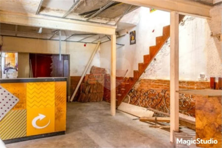 Casa em processo de reforma, com 208m², 2 dormitórios, 8 vagas, à venda no Tatuapé.
