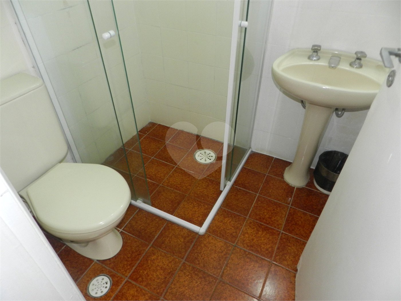 Apartamento mobiliado na Bela Vista de 36m² com 1 vaga de garagem.