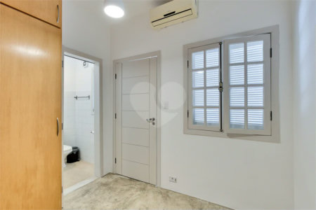 Casa de Vila à venda com 4 quartos, sendo 2 suítes, em Alto da Boa Vista, São Paulo, SP