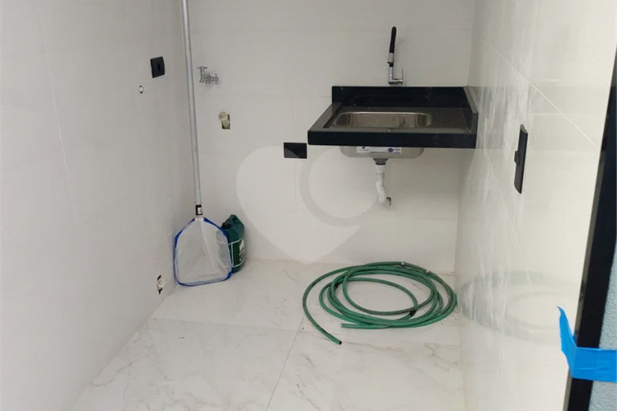 Casa térrea em condomínio fechado com 3 dormitórios sendo 1 suíte em Piracicaba-SP.